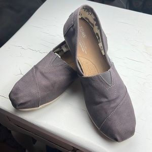 TOMS WOMENS SOES SIZE 9.5